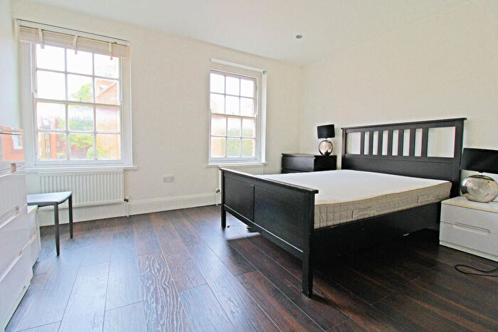 3 Bedroom Flat To Rent In Old Nichol Street, London, E2