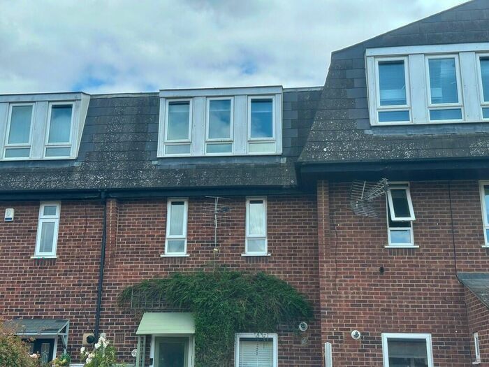 1 Bedroom Flat To Rent In Mellow Purgess Close, Basildon, SS15