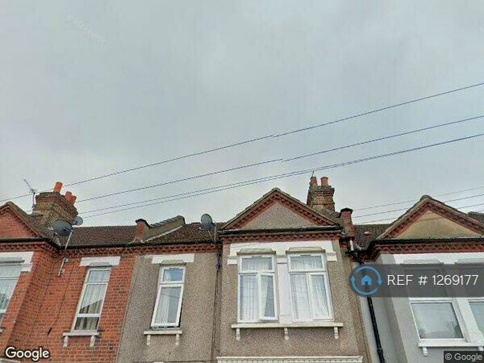2 Bedroom Maisonette To Rent In Hythe Rd, Croydon, CR7