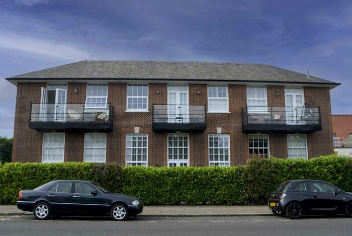 1 Bedroom Flat To Rent In London Road, Leigh-On-Sea, SS9