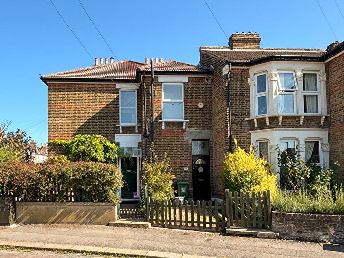 3 Bedroom Flat For Sale In Radford Road, London, SE13