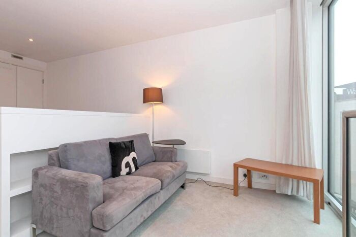 Apartment To Rent In Rotunda, New Street, B2