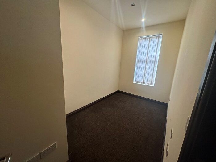 2 Bedroom Flat To Rent In Dewsbury Road, Leeds, LS11