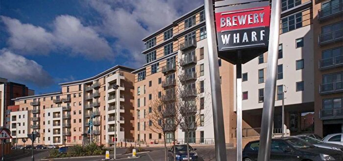 2 Bedroom Flat For Sale In Bowman Lane, Hunslet, Leeds, LS10
