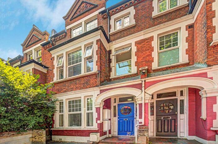 2 Bedroom Flat To Rent In Cavendish Road, Clapham, SW12