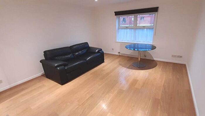 1 Bedroom Flat To Rent In Chatsworth Square, Hove, BN3