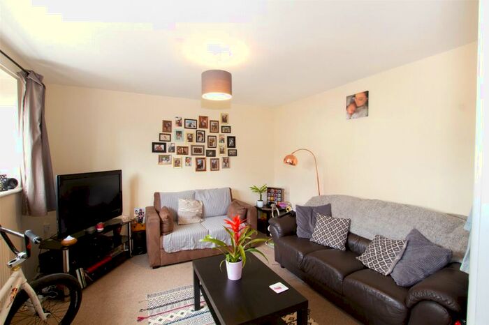 2 Bedroom Apartment To Rent In Burford Road, Carterton, Oxfordshire, OX18