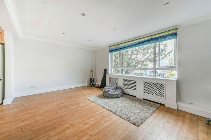 3 Bedroom Maisonette To Rent In Kings Road, Chelsea, London, SW10