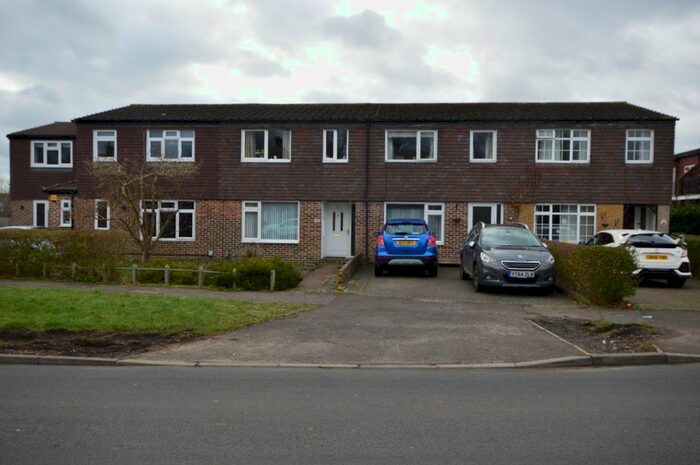 3 Bedroom End Of Terrace House To Rent In Hollymoor Lane, West Ewell, Surrey., KT19