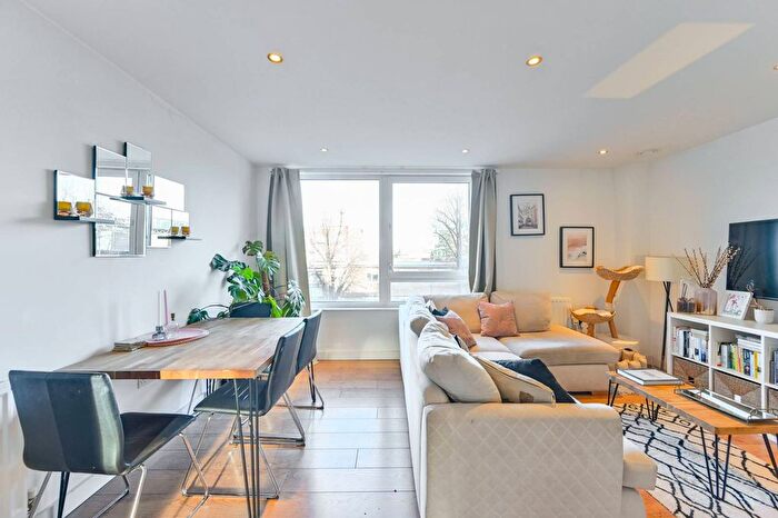 2 Bedroom Flat For Sale In Jeffrey's Road, Clapham North, London, SW4
