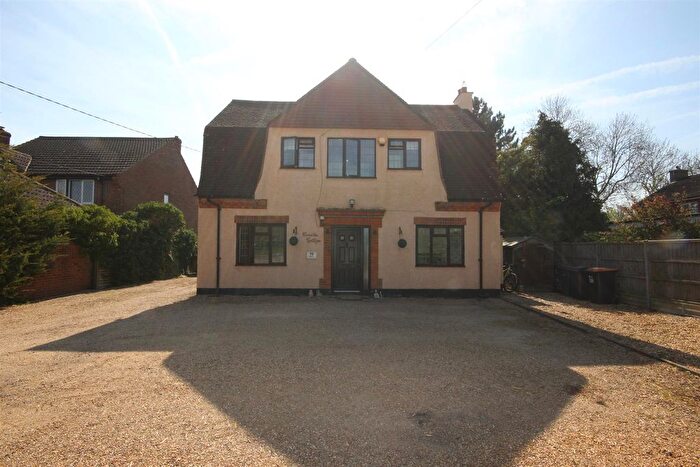 4 Bedroom Detached House For Sale In Wood End Road, Kempston, Bedford, MK43