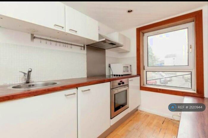 1 Bedroom Flat To Rent In Viewcraig Gardens, Edinburgh, EH8