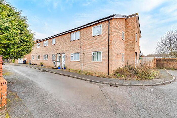 2 Bedroom Maisonette To Rent In Old Church Road, Cardiff, CF14