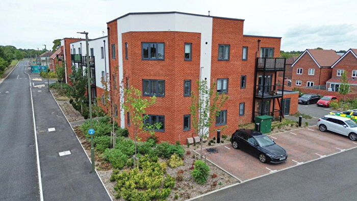 2 Bedroom Flat For Sale In Cyprus Road, Deepcut, GU16