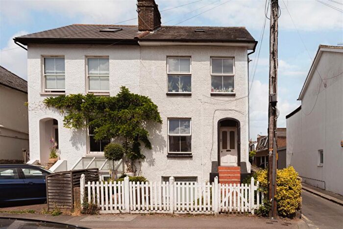 1 Bedroom Apartment For Sale In Holmesdale Road, Reigate, RH2