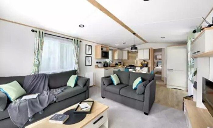2 Bedroom Mobile/park Home For Sale In St. Leonards, Ringwood, BH24