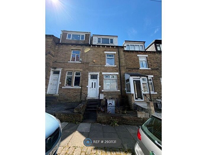 4 Bedroom Terraced House To Rent In Waverley Avenue, Bradford, BD7