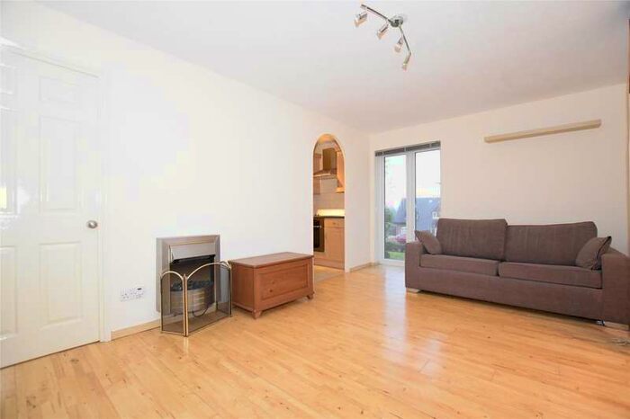 Flat To Rent In Colwyn Green, Snowdon Drive, West Hendon, London, NW9