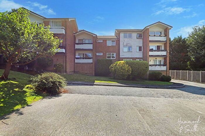 2 Bedroom Flat To Rent In Cedar Court, Epping, CM16