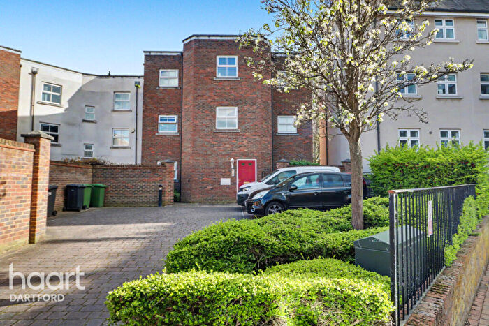 2 Bedroom Apartment For Sale In Ingress Park Avenue, Greenhithe, DA9