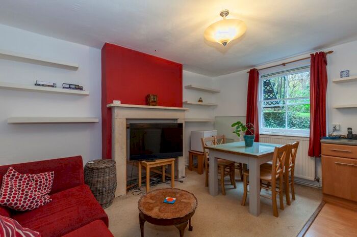 2 Bedroom Flat For Sale In Warnborough Road, Oxford, OX2