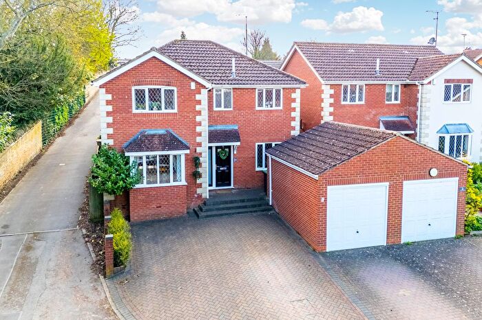 4 Bedroom Detached House For Sale In Brooke Close, Rushden, NN10