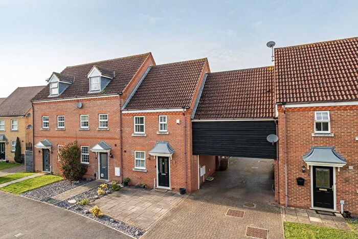 3 Bedroom Semi-Detached House For Sale In Kingfisher Road, Shefford, SG17