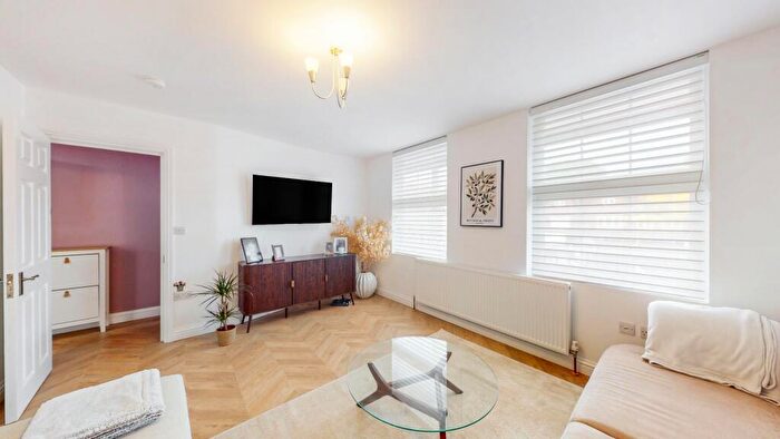 2 Bedroom Apartment For Sale In Field End Road, Pinner, HA5