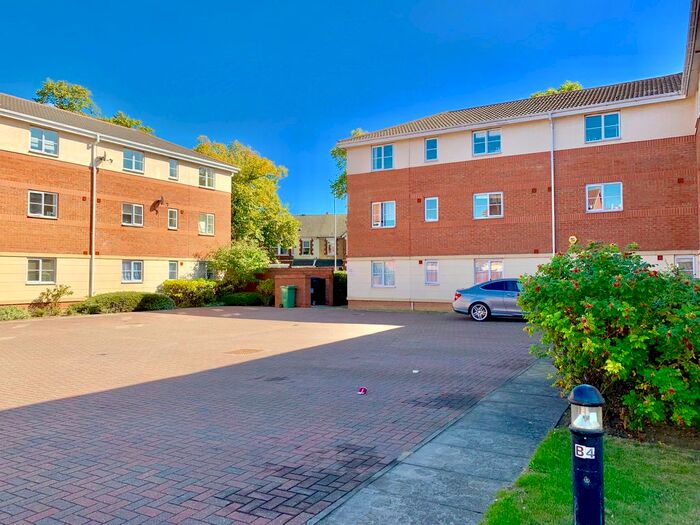 2 Bedroom Flat To Rent In Gillespie Close, Bedford, MK42