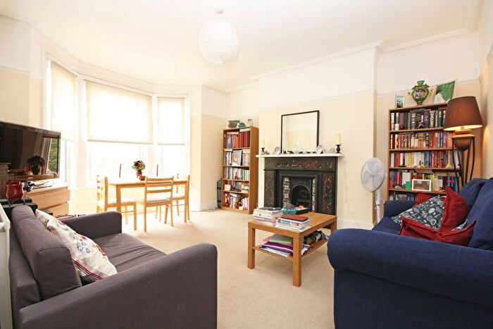 2 Bedroom Flat To Rent In Shepherds Bush Road, London, W6