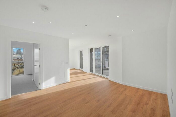 2 Bedroom Flat To Rent In Dockley Road, London, SE16