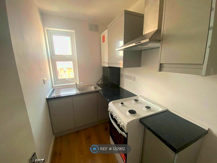 3 Bedroom Flat To Rent In Green Lane, Dagenham, RM8