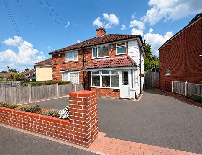 3 Bedroom Semi Detached House For Sale In Greenaleigh Road, Birmingham, B14