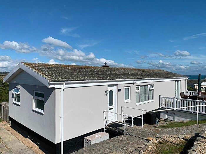 2 Bedroom Mobile/park Home For Sale In Hoburne Park, Swanage, BH19