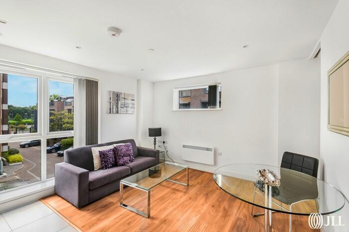 1 Bedroom Flat For Sale In Bromyard Avenue, London, W3