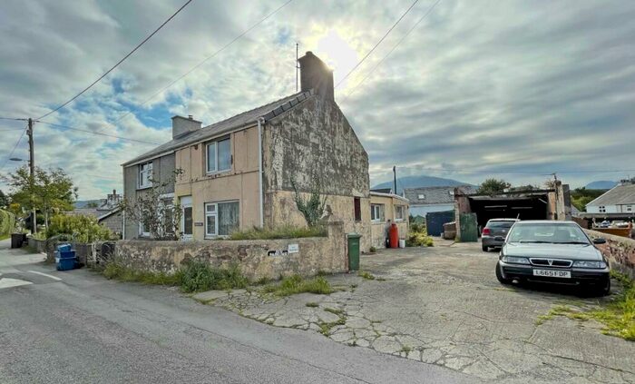 3 Bedroom Semi-Detached House For Sale In Penisarwaun, Caernarfon, Gwynedd, LL55