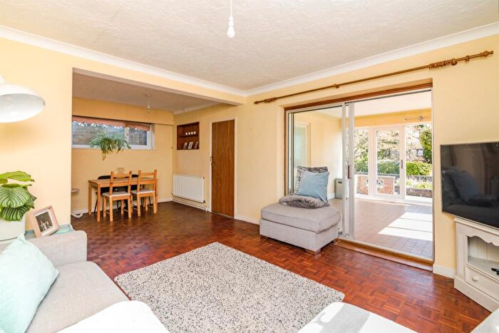 4 Bedroom Detached House For Sale In Gunton St. Peters Avenue, Lowestoft, NR32