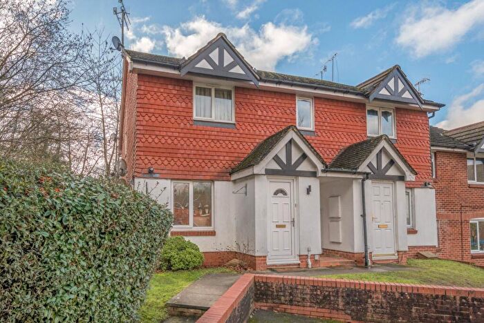 1 Bedroom Terraced House For Sale In Eyston Drive, Weybridge, KT13
