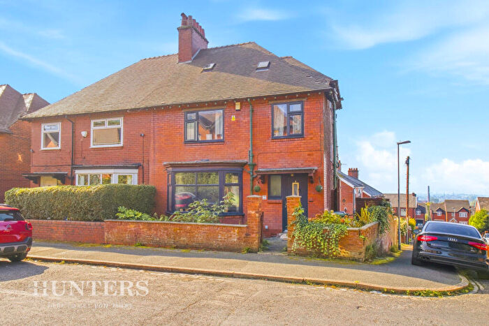 4 Bedroom Semi Detached House For Sale In Langdale Avenue, Oldham, OL8
