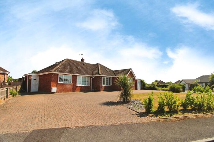 5 Bedroom Bungalow For Sale In Doubledays, Cricklade, SN6
