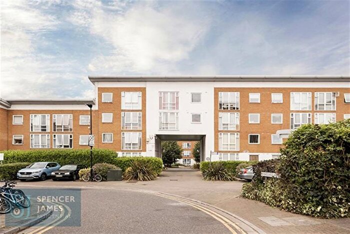 1 Bedroom Flat To Rent In Felixstowe Court, E16