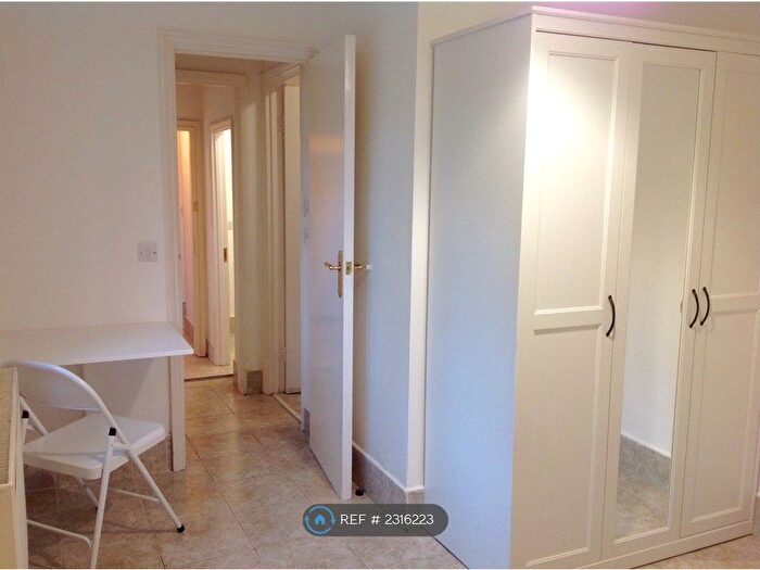 Studio To Rent In Caledonian Road, London, N1