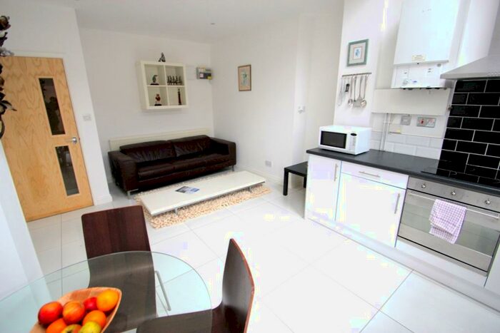 5 Bedroom Terraced House To Rent In May Street, Cardiff(City), CF24