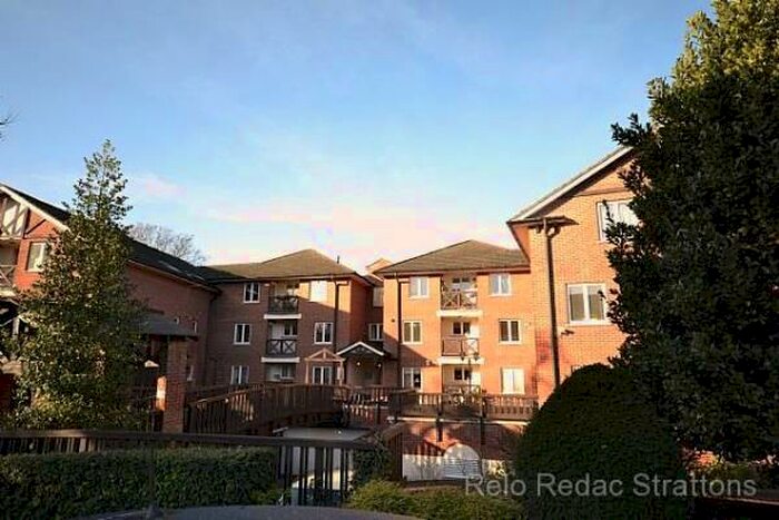 2 Bedroom Flat To Rent In Woodside Grange, Holden Road, Woodside Park, London, N12