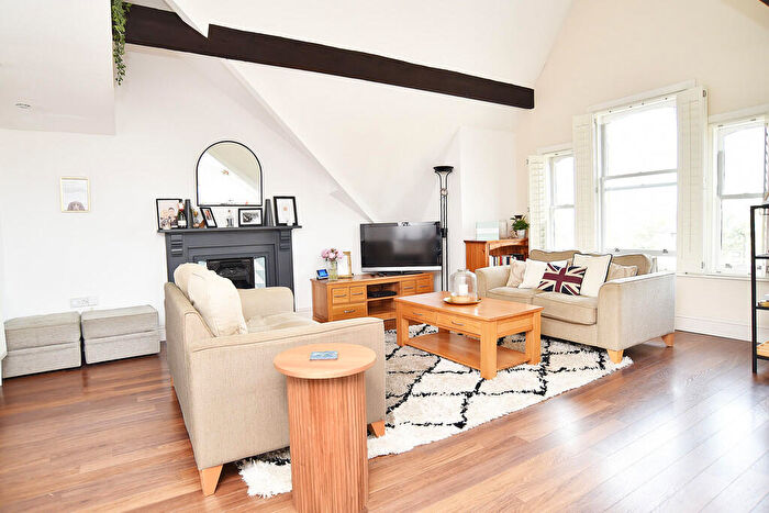 2 Bedroom Apartment For Sale In East Parade, Harrogate, HG1