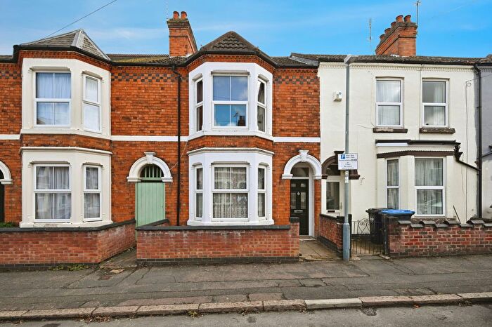 3 Bedroom Terraced House For Sale In Kimberley Road, Rugby, CV21