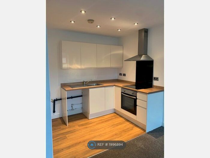 2 Bedroom Flat To Rent In Waterloo Road, Pudsey, LS28