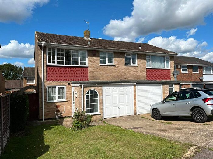3 Bedroom Semi-Detached House For Sale In Harptree Drive, Walderslade, Kent, ME5