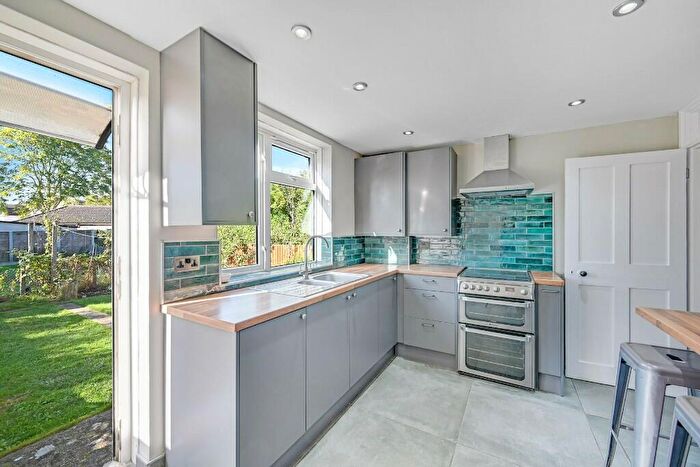 1 Bedroom Flat To Rent In Easebourne Road, Dagenham, RM8