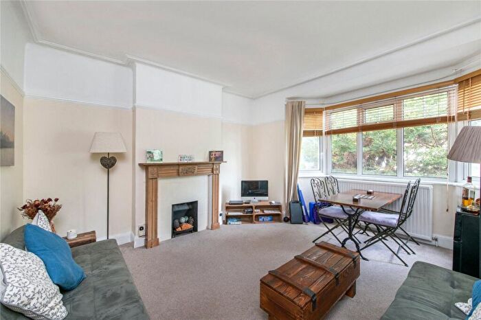 2 Bedroom Flat To Rent In Clifford Avenue, East Sheen, SW14